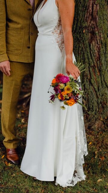 Zij van het verre West-Vlaanderen, met een weddingplanner uit Antwerpen, onmoeten elkaar in Mechelen. En de rest was geschiedenis 🧡

@les_photos_de_nyssa 
#trouwdag #weddingplannerbelgie #weddingplannerantwerpen #trouweninbelgië #trouwseizoen